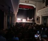 Μαθητές παρουσιάζουν τη θεατρική παράσταση "Πολυτεχνίτης και Ερημοσπίτης" στην Τρίπολη