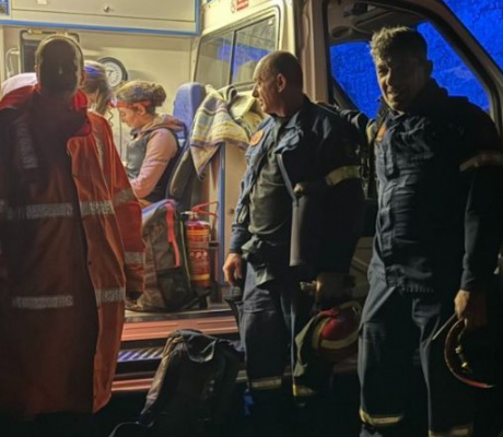 Περιπέτεια για δύο Ιταλίδες αναρρηχήτριες στο Λεωνίδιο - Επιτυχημένη επιχείρηση διάσωσης από την Πυροσβεστική και τον Δήμο (vd)