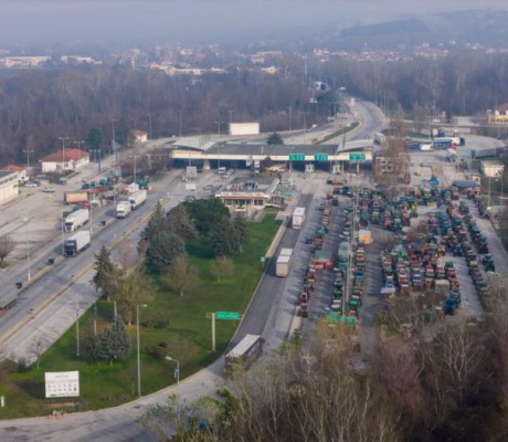 Αυξάνουν την πίεση οι αγρότες με κλιμάκωση των κινητοποιήσεών τους – Κλείνουν παρακαμπτήριους
