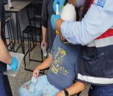 Καλαμάτα | Τραυματισμοί και συλλήψεις από επίθεση των ΜΑΤ σε συγκέντρωση έξω από τα δικαστήρια