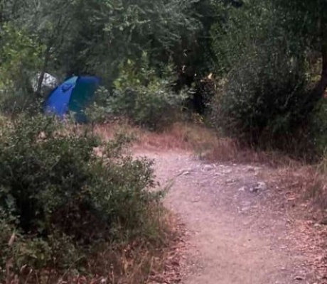 Καταγγελία για την προστασία του Λουσίου – Στοπ στην ασυδοσία του ελεύθερου κάμπινγκ στον αρχαιολογικό χώρο