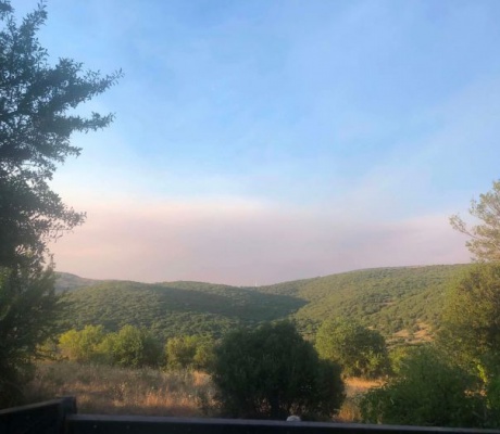 Κάπνα από τις πυρκαγιές της Αττικής στον ουρανό της Αρκαδίας