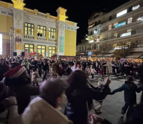 Εντυπωσιακή Χριστουγεννιάτικη Πατινάδα στο κέντρο της Τρίπολης! (εικόνες - βίντεο)