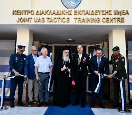 Δένδιας: "Υπερήφανος που βρίσκομαι στην Τρίπολη για τα εγκαίνια του Κέντρου Διακλαδικής Εκπαίδευσης Μη Επανδρωμένων Αεροχημάτων" (vd)