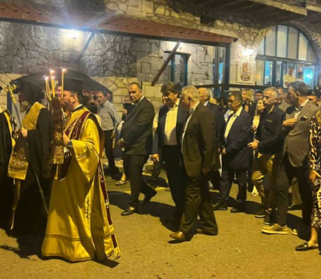 Ο Βαγγέλης Γιαννακούρας στη λιτάνευση για την πανήγυρη της Αγίας Κυριακής στη Δημητσάνα (vd)