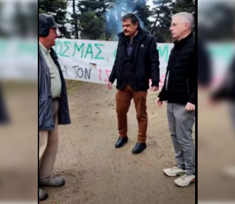 «Καταστρέφουν τον τόπο μας» | Τι λένε οι κάτοικοι του Κοσμά για αυτά που συμβαίνουν στον τόπο τους; (vd)