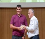 "You Smile Awards" | Μαθητής του ΓΕΛ Τεγέας βραβεύτηκε για τη βοήθεια σε συμμαθητή του με κινητικά προβλήματα, όλο το σχολικό έτος!