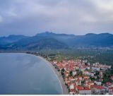 Περιβαλλοντικός συναγερμός στο Παράλιο Άστρος | Πετρελαιοκηλίδα 50 τ.μ. στο λιμάνι