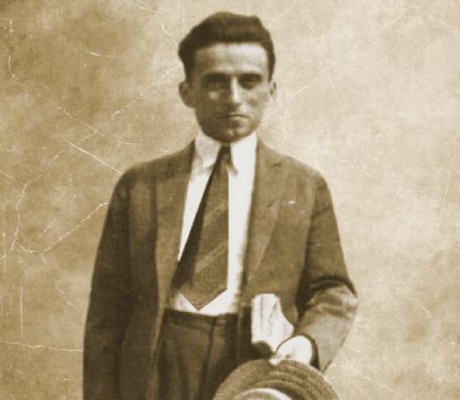 Σαν σήμερα ... γεννήθηκε στην Τρίπολη ο Κώστας Καρυωτάκης