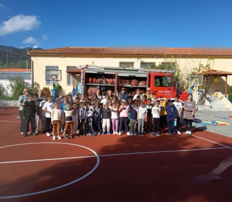 44 Μαθητές από τον Τυρό Κυνουρίας ήθελαν να συνομιλήσουν με πυροσβέστες και το κατάφεραν!