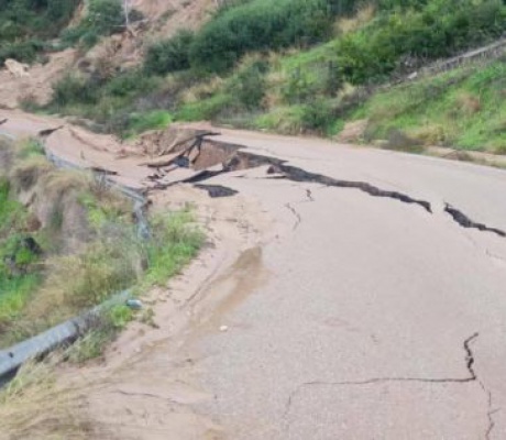 Σε τραγική κατάσταση ο δρόμος στην εθνική οδό "Τρίπολης - Πύργου", στο Λειβαδάκι