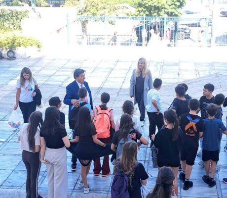 Βουλή | Ο Γιαννακούρας υποδέχθηκε 26 μαθητές και τρεις εκπαιδευτικούς από το 7ο Δημοτικό Σχολείο Τρίπολης (εικόνες)