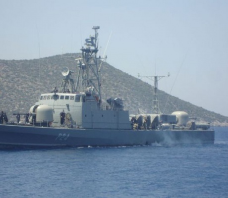 Πλοία της Διοίκησης Ταχέων Σκαφών στα πλαίσια ασκήσεως στο Μυρτώο Πέλαγος απευθύνουν χαιρετισμό στον Τυρό (vd)