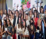Τιμητική πλακέτα στον Βασίλη Μανωλόπουλο σε εκδήλωση Διεθνούς Καλλιτεχνικού Προγράμματος για εφήβους!