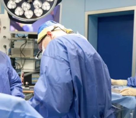 Τι προβλέπει η απόφαση για τα χειρουργεία από ιδιώτες γιατρούς στα δημόσια νοσοκομεία