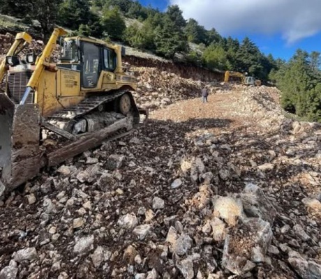 Τέσσερις βουλευτές του ΚΚΕ ζητούν να μην προχωρήσει το έργο με τις ανεμογεννήτριες στον Κοσμά