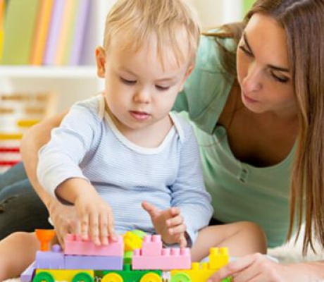 Ανοίγει η πλατφόρμα για τις «Νταντάδες της γειτονιάς»