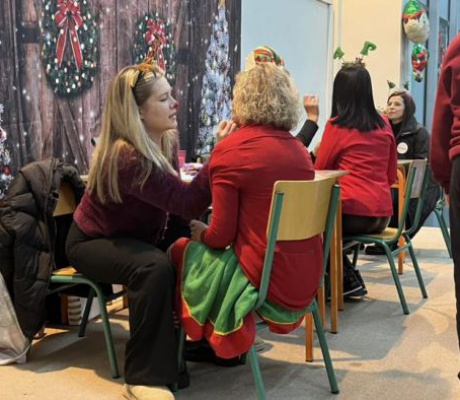 Το πνεύμα των Χριστουγέννων «ζωντάνεψε» και φέτος στη «Ξωτικούπολη» του 2ου Δημοτικού Σχολείου Τρίπολης (vd)