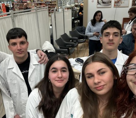 Καταρτιζόμενοι της ειδικότητας «Βοηθός Ιατρικών Εργαστηρίων» της ΣΑΕΚ του Παναρκαδικού Νοσοκομείου σε δράσεις με επίκεντρο την αιμοδοσία