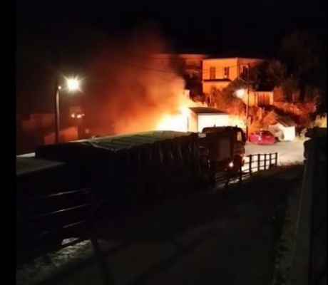 Λαμπάδιασε φορτηγό στην Εθνική Οδό Τρίπολης-Σπάρτης (vd)