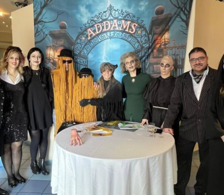 Αποκριάτικος χορός με άρωμα Addams Family από το Σύλλογο Γονέων του 2ου Δημοτικού Σχολείου Τρίπολης! (εικόνες - βίντεο)