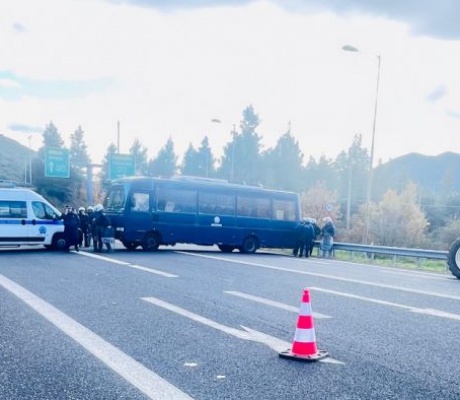 Διαμαρτυρία για τα μπλόκα της Νεστάνης | "Οι δρόμοι δεν κλείνουν από τους αγρότες, αλλά από την αστυνομία"