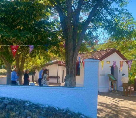 Θεία λειτουργία στο εκκλησάκι του Αη Στράτηγου στου Κούβλι των Άνω Δολιανών