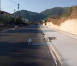 Τυρός | Παίρνουν μορφή τα νέα πεζοδρόμια μετά την ολοκλήρωση της ασφαλτόστρωσης