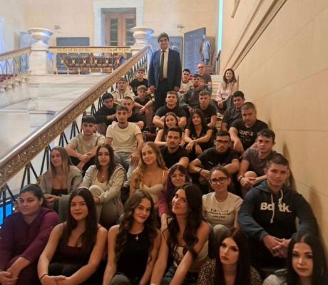 Μαθητές του 1ου ΕΠΑΛ Άστρους στη Βουλή - Τους υποδέχθηκε ο Βαγγέλης Γιαννακούρας (εικόνες)