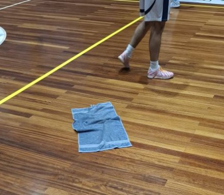 Ξανά νερά από την οροφή στο κλειστό του ΔΑΚ Τρίπολης (εικόνες)