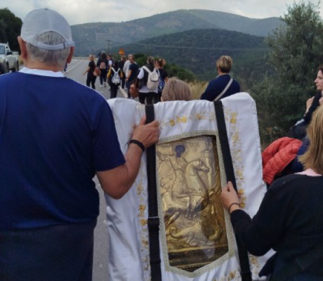 Το έθιμο με τη μεταφορά της εικόνας του Αγίου Γεωργίου από τα Κάτω στα Άνω Δολιανά