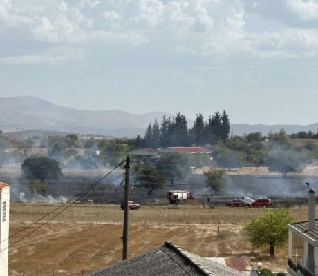 Υπό έλεγχο η φωτιά κοντά στην 124 ΠΒΕ Τρίπολης