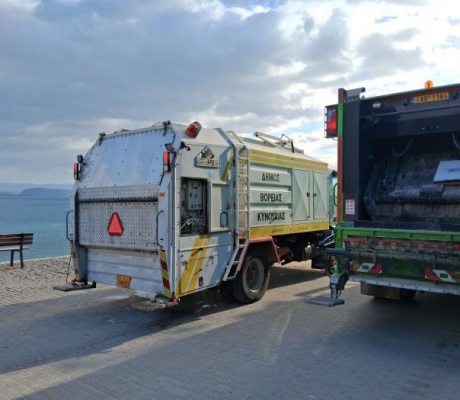 Δήμος Βόρειας Κυνουρίας | Καθαρισμός και πλύσιμο των κάδων απορριμμάτων (εικόνες)