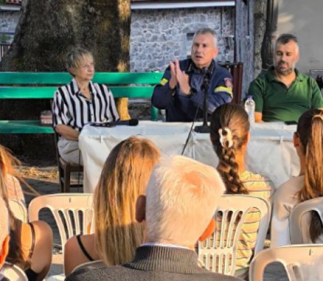 Πολίτες στο Ροεινό ενημερώθηκαν για την πυροπροστασία (vd)