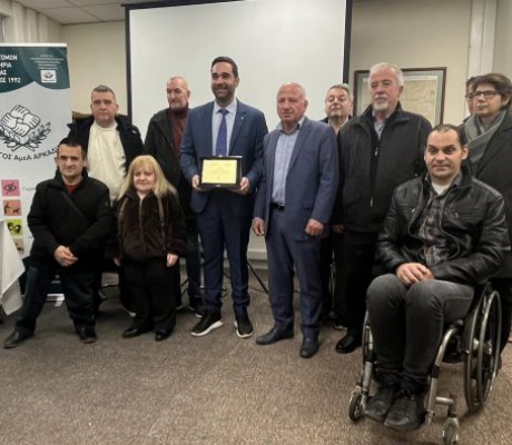 Τιμητική πλακέτα στον Γιώργο Βέρρο για τη σημαντική προσφορά του προς τον Σύλλογο ΑμεΑ Αρκαδίας