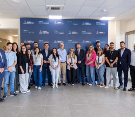 Τις εμβληματικές επενδύσεις από τις φαρμακοβιομηχανίες στην Τρίπολη επισκέφθηκαν Χατζηδάκης και Κυρανάκης (εικόνες)