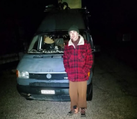 Η απίστευτη ταλαιπωρία ενός Ελβετού τουρίστα στη διαλυμένη παλαιά εθνική οδό "Τρίπολης - Καλαμάτας"