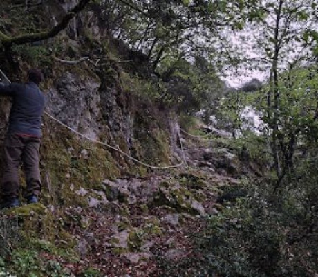 Εργασίες τοποθέτησης σχοινιών σε επικίνδυνα σημεία του Menalon Trail - Το μονοπάτι παραμένει κλειστό μεταξύ Παλαιάς και Νέας μονής Φιλοσόφου