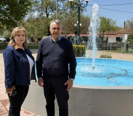 Νέο σιντριβάνι στο Στενό | Κώστας Τζιούμης: «Είμαστε σταθερά δίπλα στα χωριά μας» (vd)