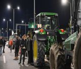 Μπλόκο αγροτών στην Καλάματα: Μήνυση κατά παντός υπευθύνου για ζημιές στην ελαιοκαλλιέργεια