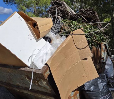 Δήμος Βόρειας Κυνουρίας: "Δεν ρίχνουμε ογκώδη αντικείμενα και κλαδιά σε κοινόχρηστους χώρους και δίπλα από κάδους απορριμμάτων τις ημέρες του Δεκαπενταύγουστου"