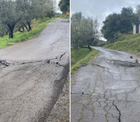 Καθίζηση στην Αετορράχη Γορτυνίας - Μηχανήματα άνοιξαν τον δρόμο, κανονικά η κυκλοφορία για τα αυτοκίνητα (εικόνες)