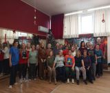 Προσφορά ετών από την Χριστίνα Ζαμπαθά και τον Χορευτικό Όμιλο Τρίπολης στο ΚΑΠΗ Τρίπολης