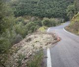 Σοβαρό πρόβλημα υποχώρησης παρουσιάζει ο δρόμος που συνδέει τα Τρόπαια με το φράγμα της Λίμνης Λάδωνα (εικόνες)