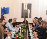 Ανακοινώσεις Μητσοτάκη: "Νέο ηλεκτρικό τιμολόγιο για τους αγρότες, θα είναι το φτηνότερο στην Ευρώπη - Δεν θα πληρώνουν Ειδικό Φόρο στο πετρέλαιο"