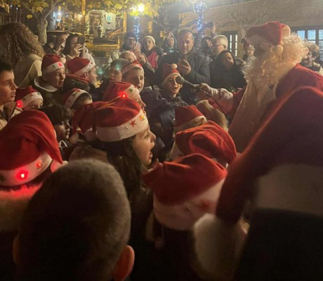 Η Βυτίνα μπήκε στο πνεύμα των Χριστουγέννων με τη συμμετοχή μικρών και μεγάλων (εικόνες)