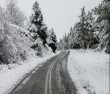 Χειμωνιάτικο σκηνικό στην Αρκαδία | Χιόνια και εκχιονιστικά λίγες μέρες πριν τον Απρίλιο! (vd)