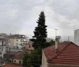 Ισχυρή χαλαζόπτωση μέσα στον Ιούνιο και με θερμοκρασίες πάνω από 30 βαθμούς στην Τρίπολη! (vd)