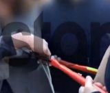 Απίστευτο περιστατικό | Καθηγητής τραυμάτισε μαθητή, του έπιασε τα δάχτυλα με κόφτη (vd)