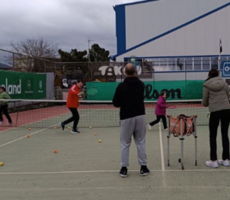 Όταν το τένις γίνεται κάτι περισσότερο από άθλημα στο ΚΔΑΠ ΜΕΑ από τον όμιλο της ΑΕΚ Τρίπολης